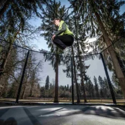 Akrobat Trampoline Primus Challenger 430×305 Black Incl. Veiligheidsnet -Aanbiedingen Buiten Plezier Winkel akrobat trampoline primus challenger 430x305 actiefoto speelactief.nl