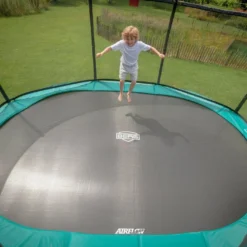 BERG Grand Champion Inground 470 Trampoline Color Green -Aanbiedingen Buiten Plezier Winkel berg grand champion trampoline roen sfeer 2