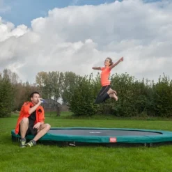 BERG Trampoline Inground Champion 380 Green SPORTS -Aanbiedingen Buiten Plezier Winkel berg trampoline champion inground 380 groen model 2018 met airflow sfeerfoto 2 2