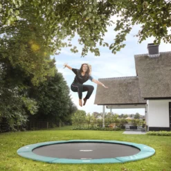 BERG Trampoline Flatground Champion 330 Black SPORTS -Aanbiedingen Buiten Plezier Winkel berg flatground champion green with women 2 1 scaled 1