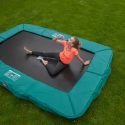 BERG Trampoline Inground Ultim Champion 330×220 Green SPORTS -Aanbiedingen Buiten Plezier Winkel berg inground eazyfit green sfeer