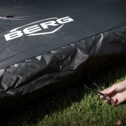 BERG Weather Cover Extra Black Afdekhoes Trampoline In Afmetingen Trampoline (cm.) 500 X 300 9 BERG Weather Cover Extra Black Afdekhoes Trampoline In Afmetingen Trampoline (cm.) 500 X 300 -Aanbiedingen Buiten Plezier Winkel preview BERG Weather cover black 2